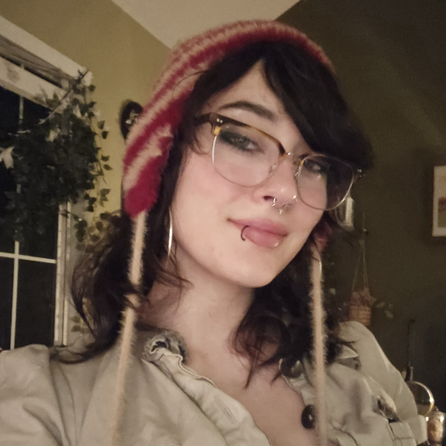 Isa Oglanby headshot